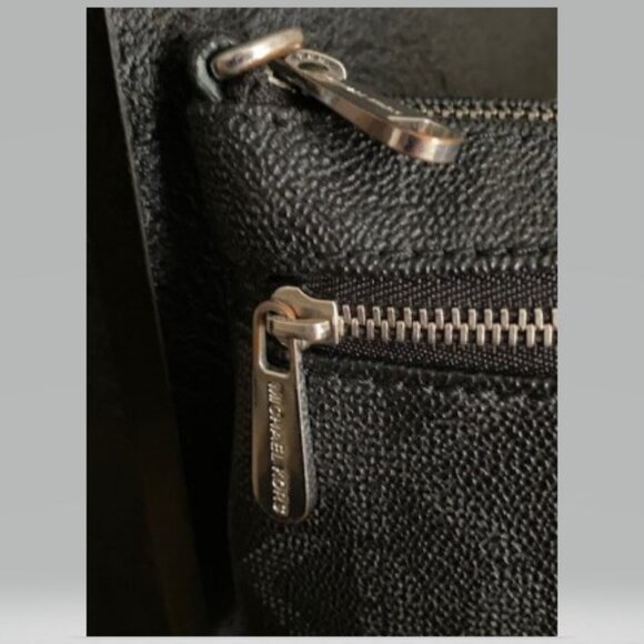 Michael Kors Wristlet/Wallet - Picture 3 of 5